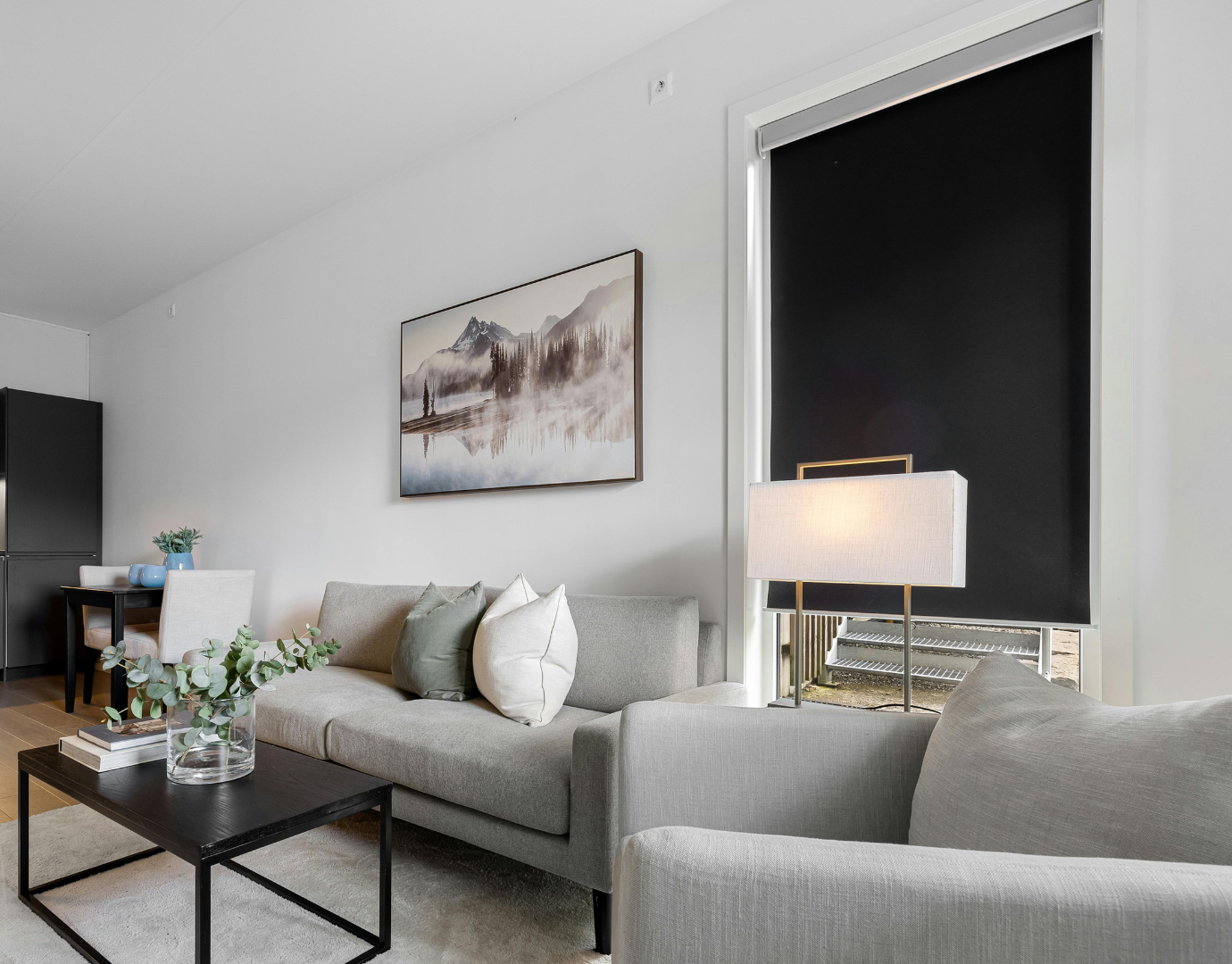 The Perfect Pairing_ Choosing the Right Blinds to Complement Your Floors (4)